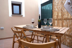 Comfy Two-Levels Apartment with Terrace! San Priamo